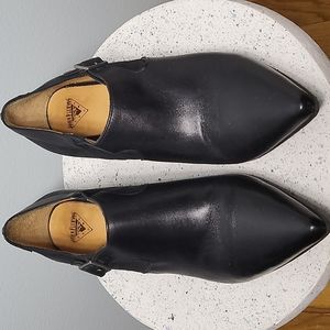 John Fluevog EUC Justine black leather pointy toe low heel shoes